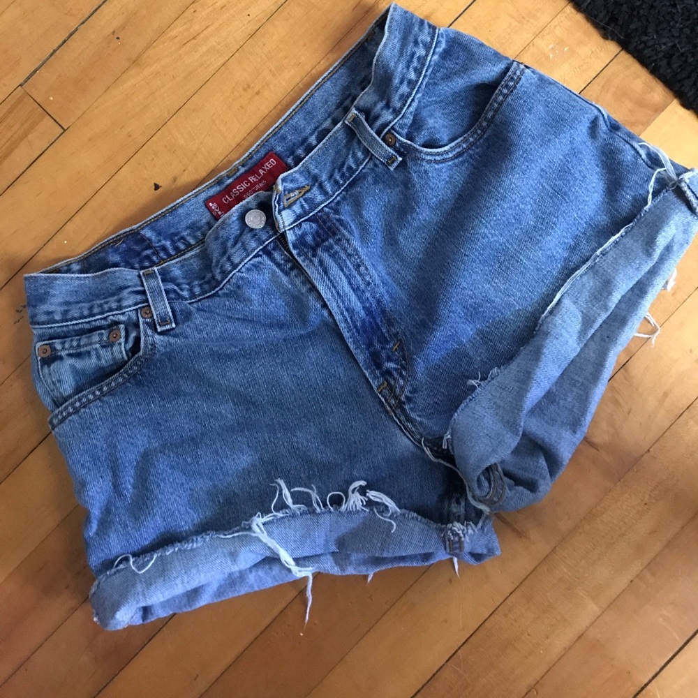 Levi 550 denim shorts (runs large)